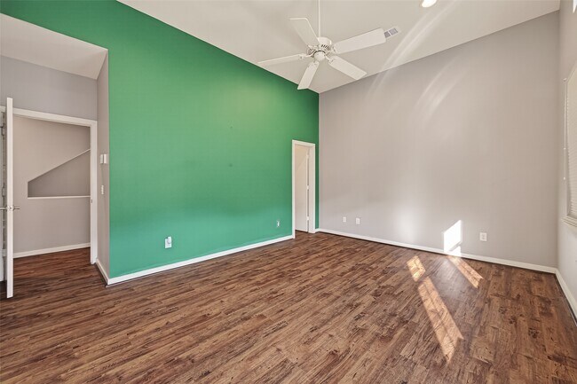 Building Photo - 1112 Columbus St