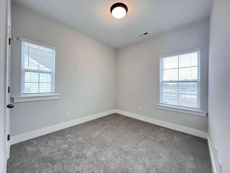 Building Photo - 8520 Silsbee Dr