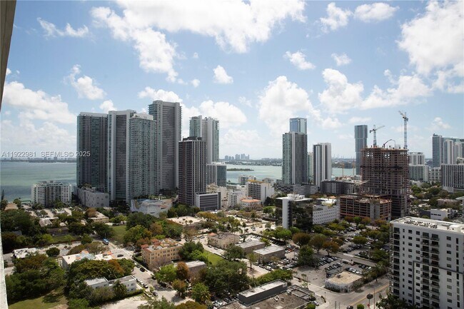 Building Photo - 121 NE 34th St