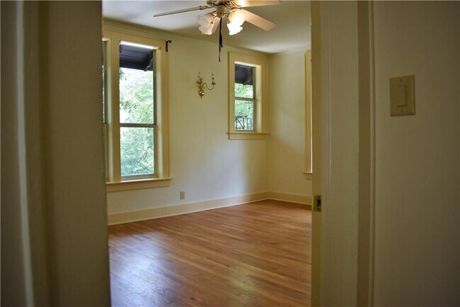 Building Photo - 503 Texas Ave