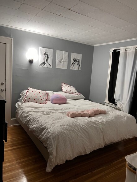 Building Photo - 118 Divinity St