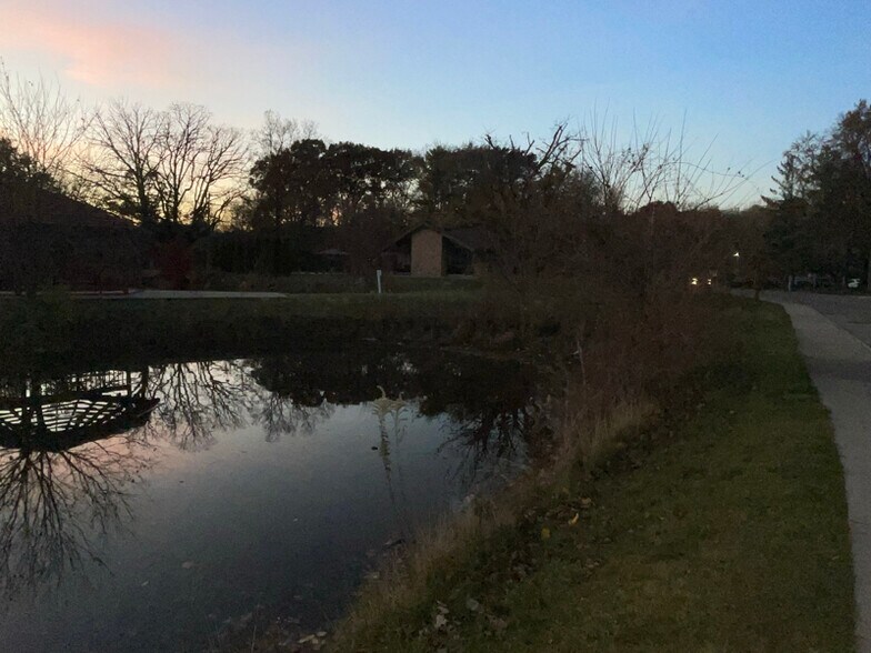 Building Photo - 1905 Tall Oaks Dr