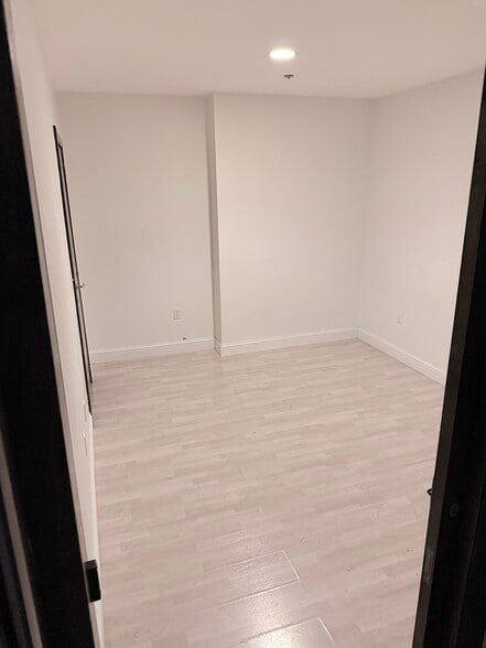 Unit 3 bedroom - 70 Kennedy Plz