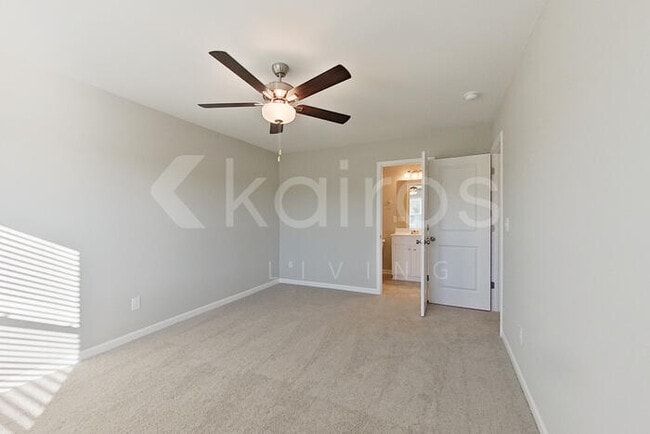 Building Photo - 888 Silent Barge Cv