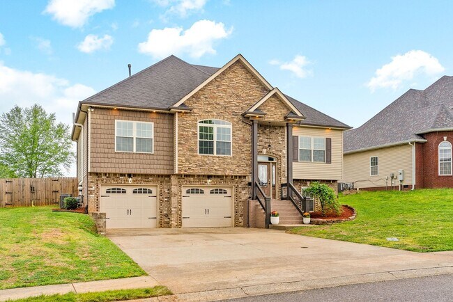 Building Photo - Spacious 4-Bedroom Home with Dual Living A...