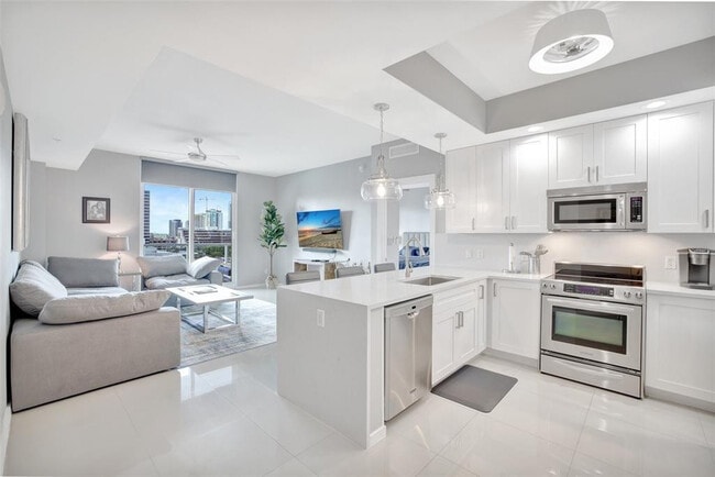 Building Photo - 315 NE 3rd Ave