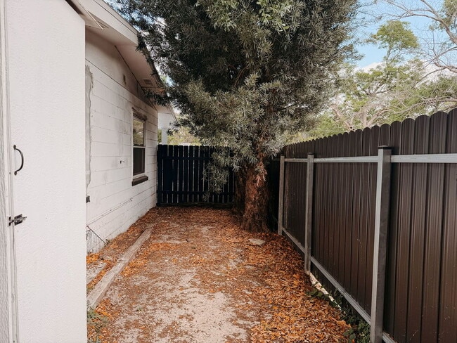 Building Photo - Home For Rent in Tampa - FULLY FENCED IN BACKYARD!