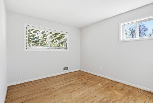 Building Photo - 9717 Hedin Dr