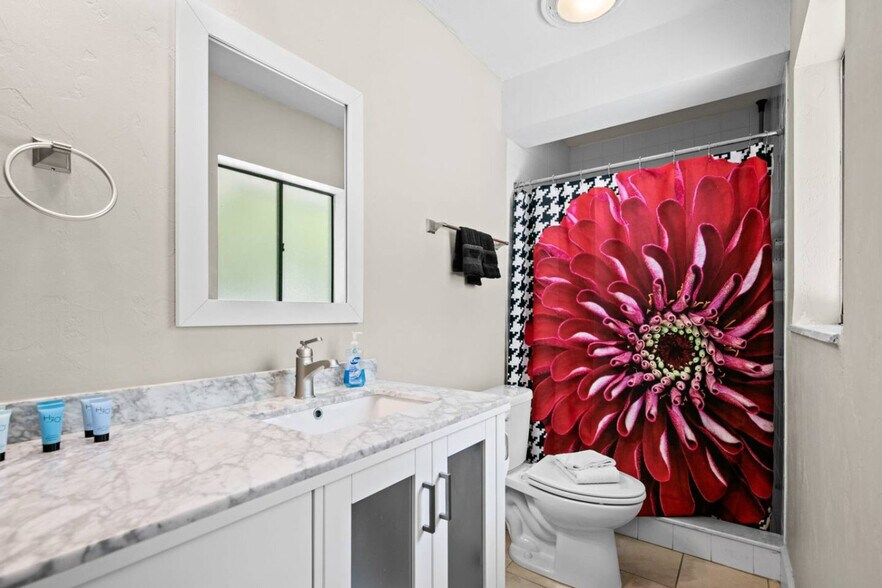 Building Photo - 1929 NW 7th Ln