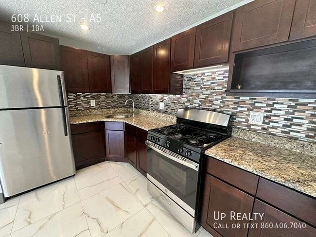 Building Photo - 608 Allen St