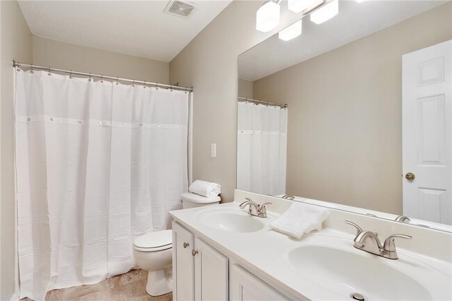 Building Photo - 13638 Weycroft Cir