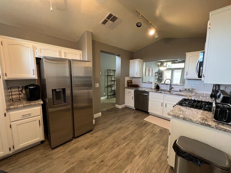 Building Photo - 8245 Ruby Mountain Way