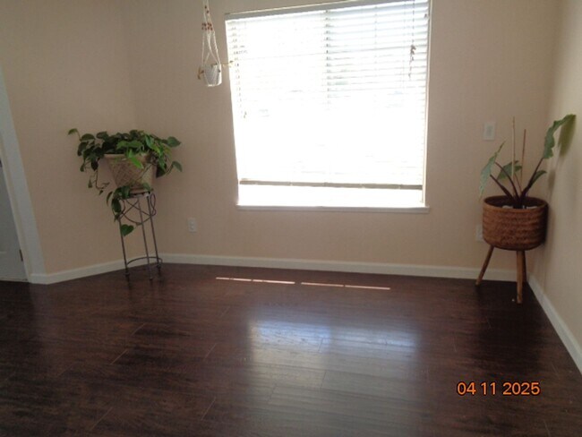 Building Photo - 3055 Paxton Ave