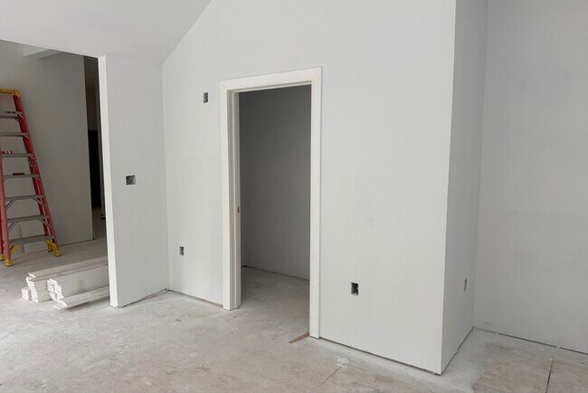 Building Photo - 251 Sladen St
