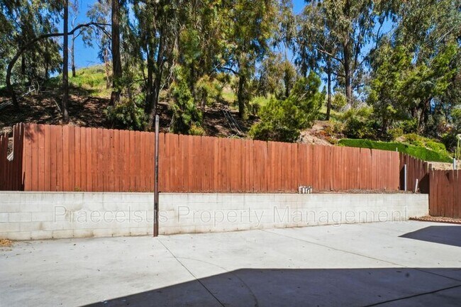 Building Photo - 3408 Clavelita St