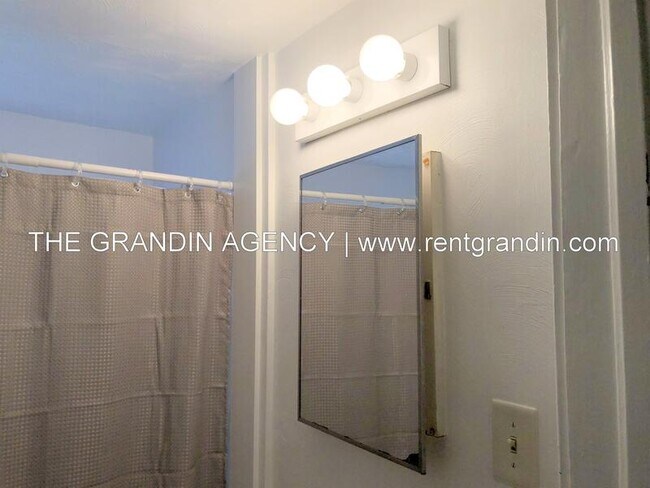 Building Photo - 1220 Dale Ave SE