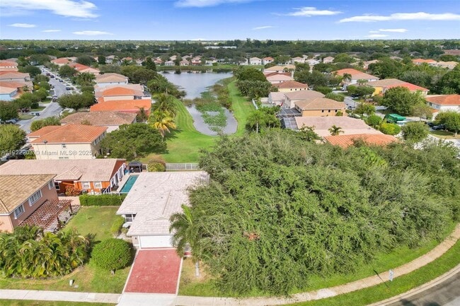 Building Photo - 6305 Willoughby Cir