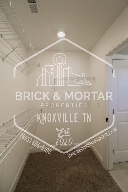 Building Photo - 1669 Spring Berry Ln