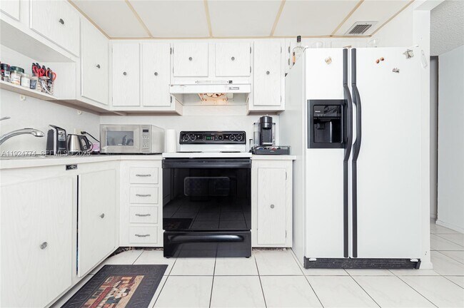 Building Photo - 3800 S Ocean Dr