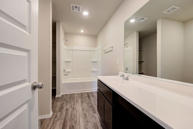 Building Photo - BRAND NEW! 4 Bed 2 Bath Home in Newcastle!