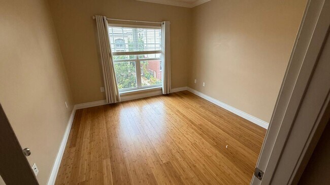 Building Photo - SPACIOUS 2-Bed, 2-Bath Condo WITH POOL, HO...