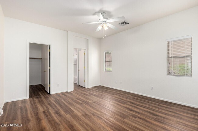 Building Photo - 2556 W Amber Sun Dr
