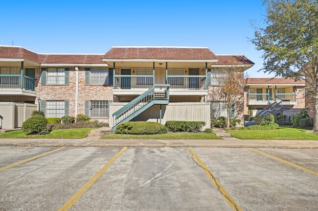 Building Photo - 845 Augusta Dr