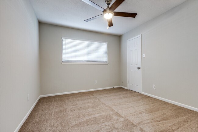 Building Photo - 5426 Fairgreen Ln
