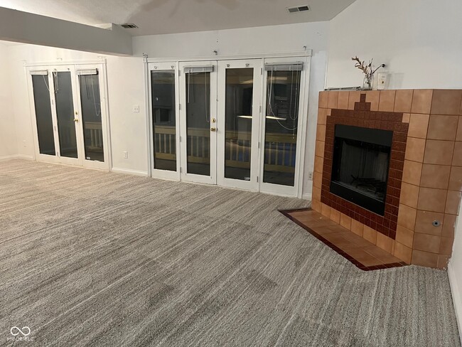 Building Photo - 2724 Granada Cir N