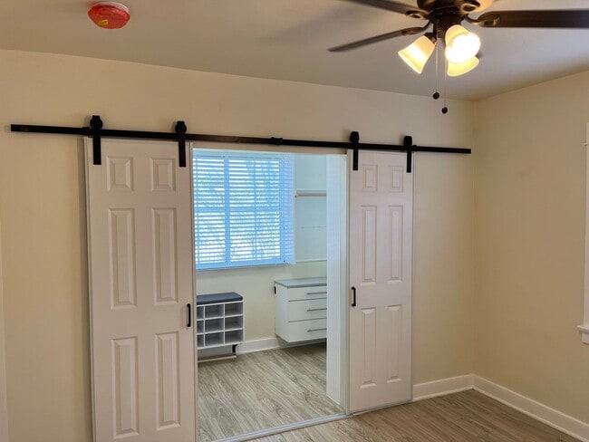 Building Photo - Beautifully Renovated 2 Bed / 1 Bath in Compton!