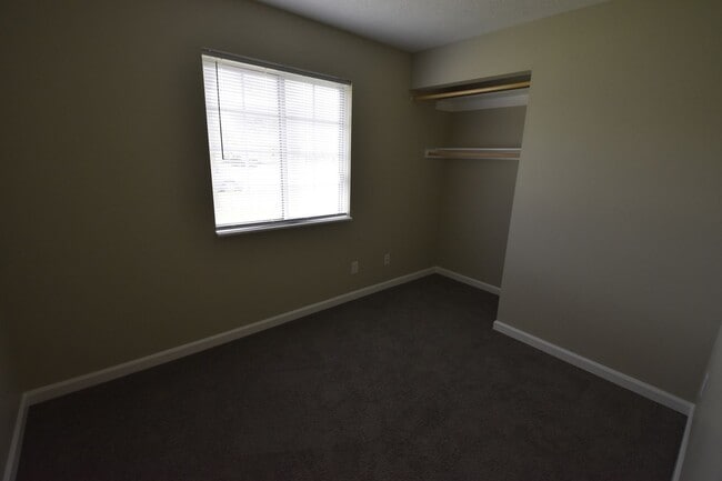 Building Photo - 3 Bedroom, 1 Bath Ranch in Greenfield