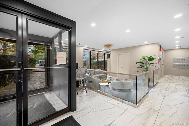 Building Photo - 141 Great Neck Rd