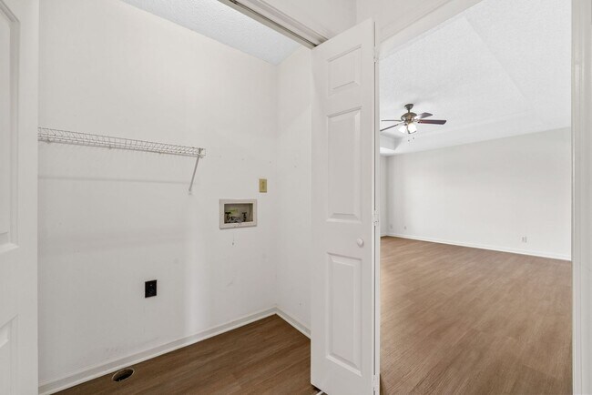 Building Photo - 3 Bedroom Pet Friendly Home For Rent Near 101st Parkway!
