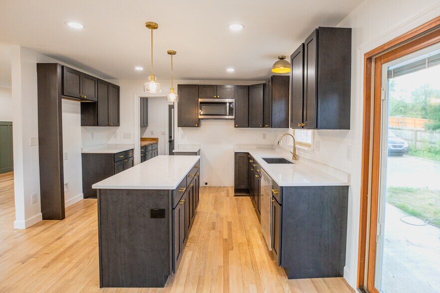 Building Photo - 200 Sewanee Cir