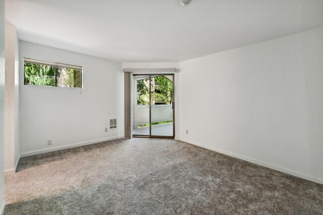 Building Photo - Cedar Creek - 2 bedrooms