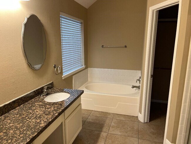 Building Photo - 21114 Brookrock Cir