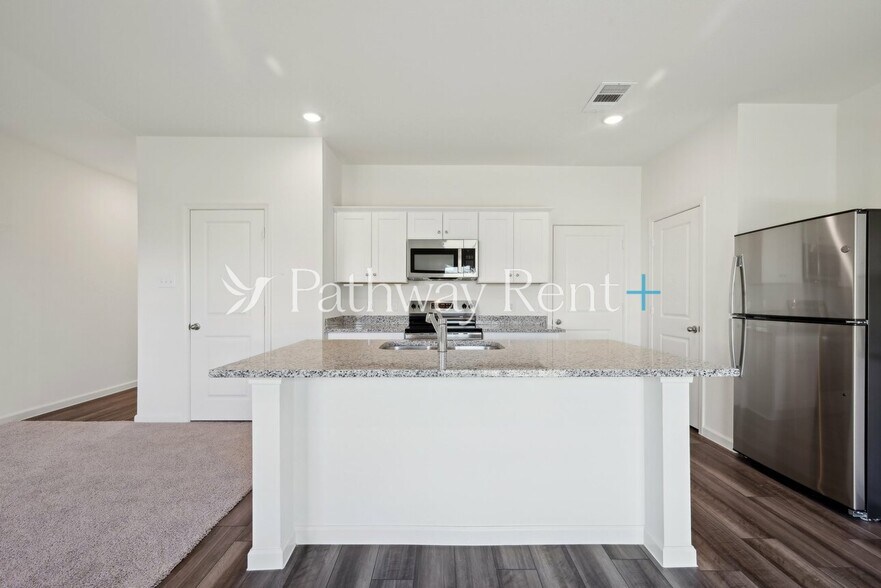 Building Photo - 1062 Large Poppy Dr
