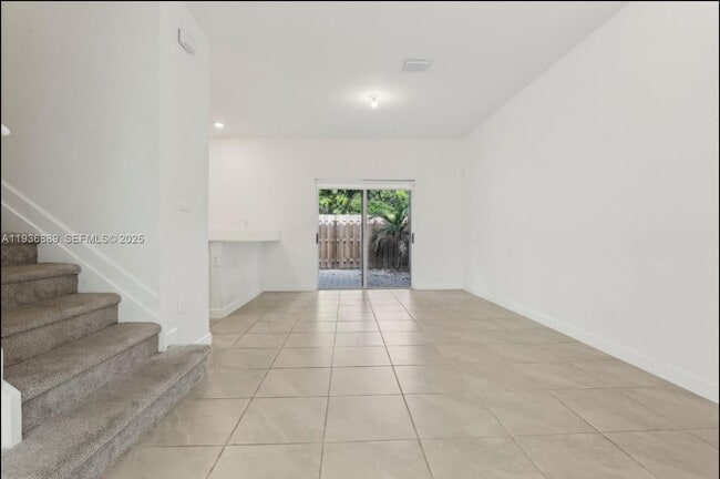 Building Photo - 2645 SE 17th St