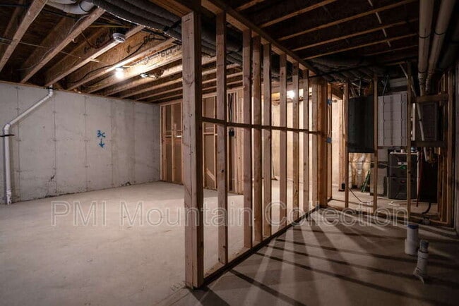 Building Photo - 2484 Wildwood Ln