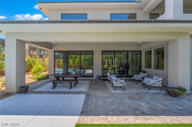 Building Photo - 2 Sugarberry Ln