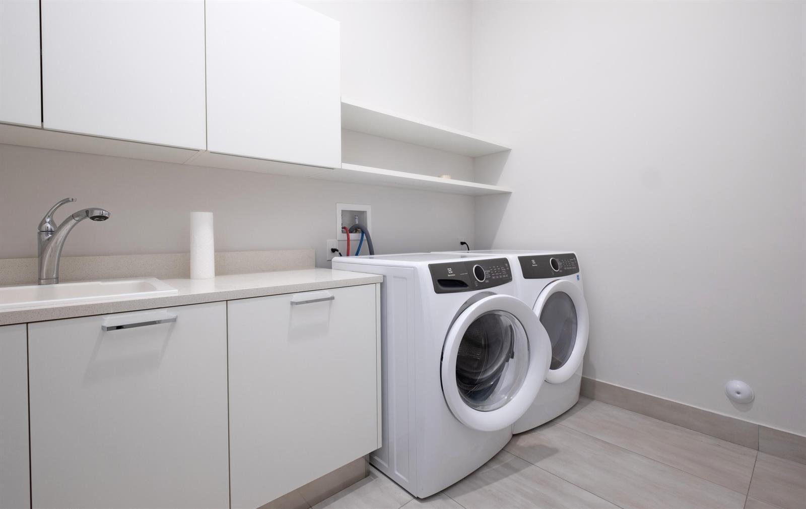 Building Photo - 5663 Brookfield Cir W