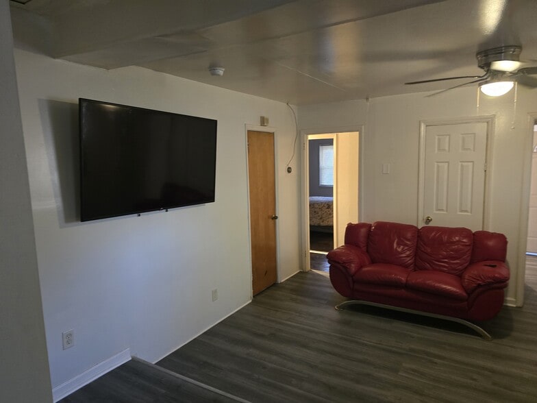 Building Photo - 221 Short Hills Dr