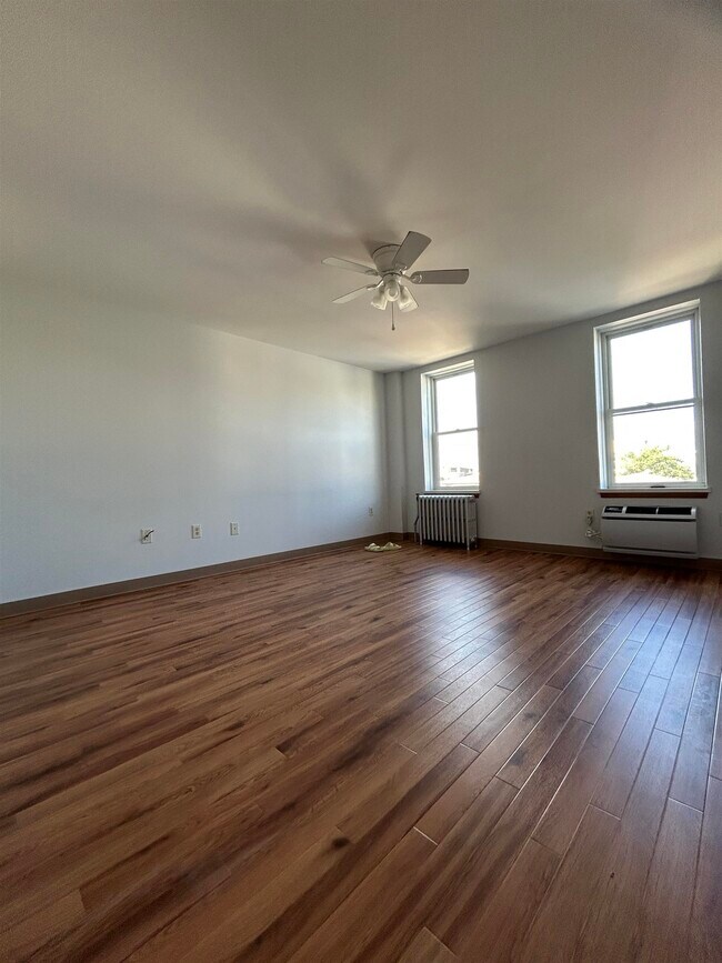 Building Photo - 287 Lawton Ave