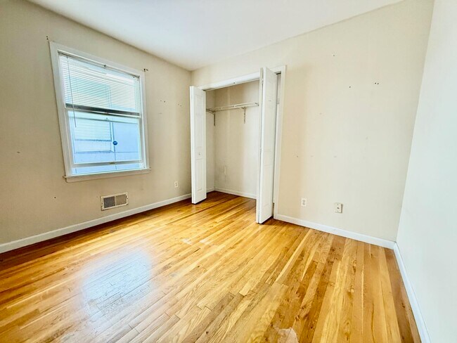 Building Photo - 369 Danforth Ave