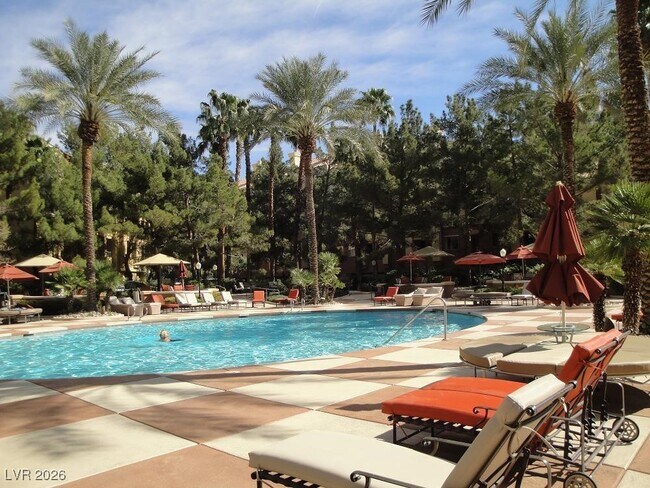 Building Photo - 220 E Flamingo Rd