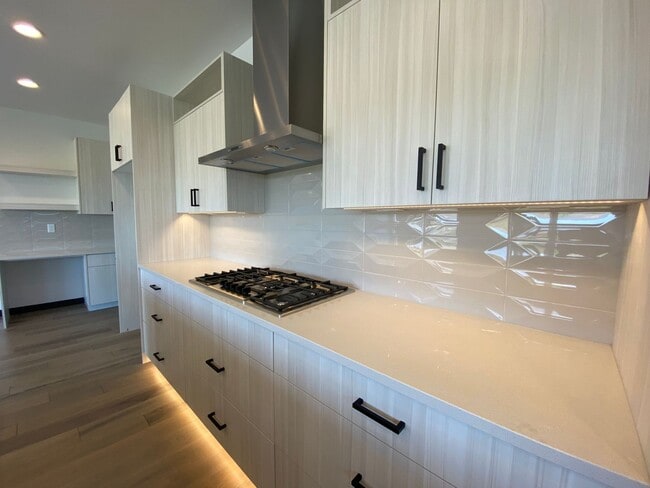 Building Photo - Close to Micron, 3 Bedroom 3 bath w/ a Mil...