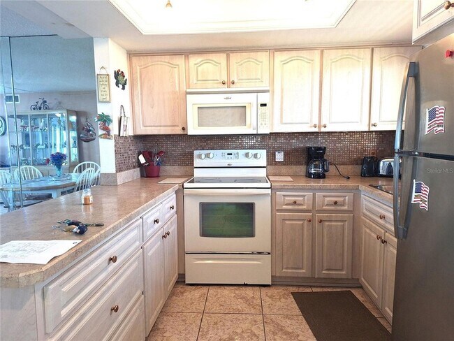 Building Photo - 6009 Sea Ranch Dr