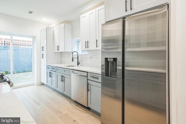 Building Photo - 1309 S 32nd St