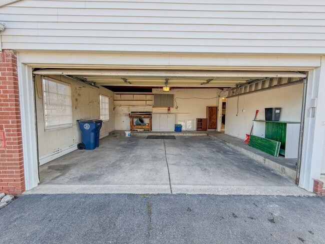 Building Photo - 2710 Pendleton Dr