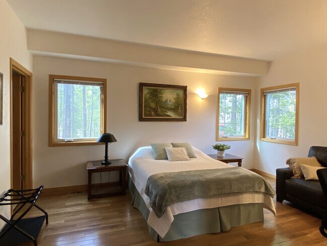 Building Photo - 28 Valley View Ln